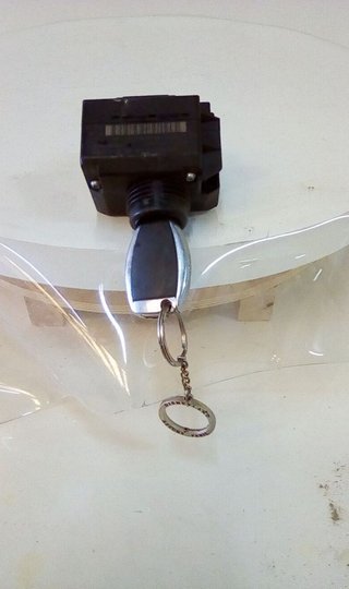 Mercedes-benz 4946 a 2095451708 antirrobo / llave