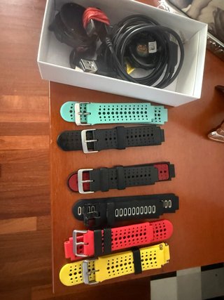 Varias correas y dos relojes Garmin Forerunner 235