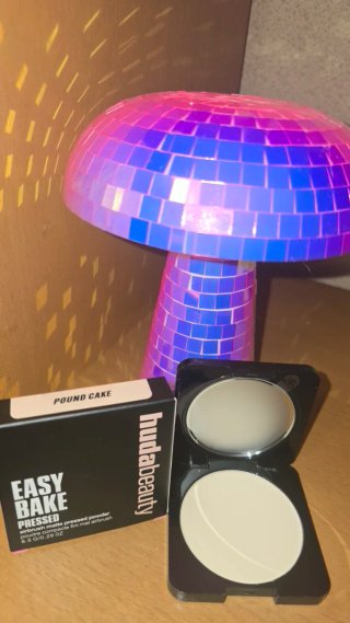 Huda Beauty Easy Bake Polvo Compacto