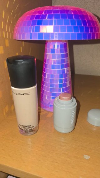 Base MAC Matchmaster y Rhode Lip Peptide