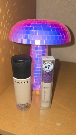 MAC y Tarte Maquillaje Beige y Morado