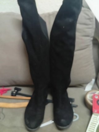 Botas Altas Negras con Detalle Dorado