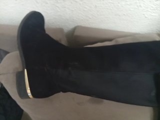 Botas Altas Negras con Detalle Dorado