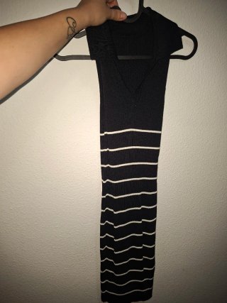 Vestido negro y blanco sin etiqueta