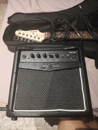 Guitarra Harley Benton ST-20 BK + Amplificador