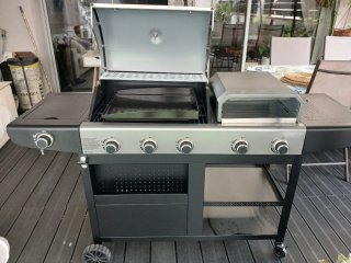 Barbacoa de gas nueva a estrenar