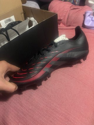 Zapatillas adidas predator de futbol negras y roja