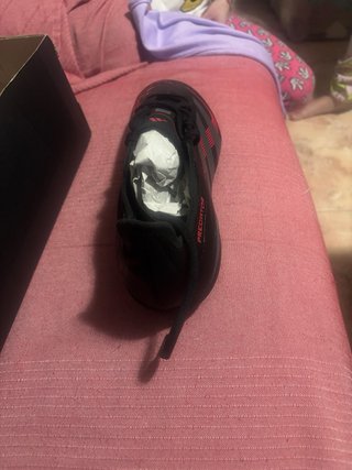 Zapatillas adidas predator de futbol negras y roja