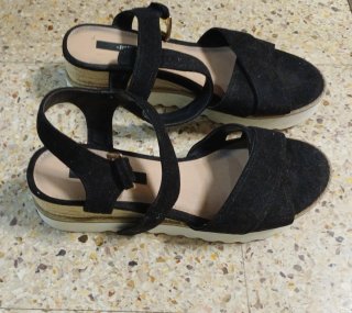 Sandalias negras cuña esparto