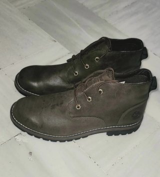 Shoes usa brand : Guess  -Clark's -Timberland