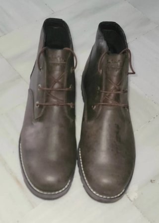 Shoes usa brand : Guess  -Clark's -Timberland