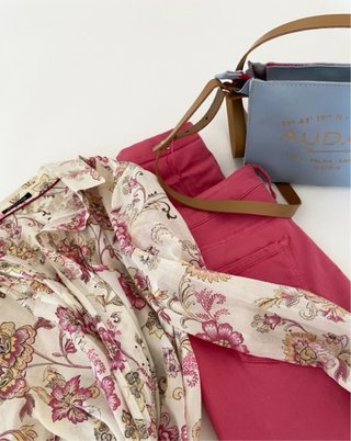 Blusa floral rosa y blanca