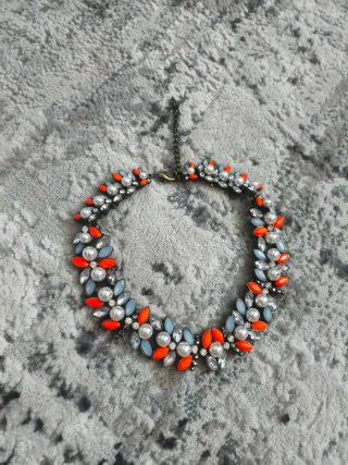 Collar Zara Perlas Naranja y Plateado