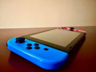 Nintendo Switch + Caja y Accesorios