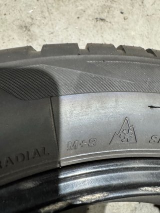 Llanta 225/50/17 Bridgestone RFT