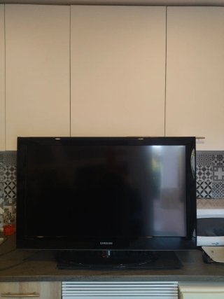 Samsung TV 40 LE40A558P3F con peana y mando