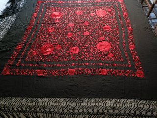 Mantón de Manila Seda Negro y Rojo