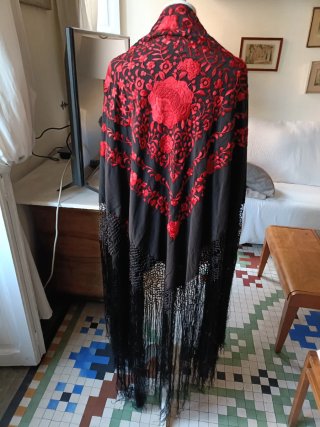 Mantón de Manila Seda Negro y Rojo