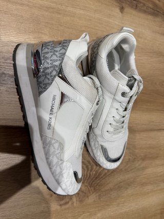 Zapatillas Michael Kors Plata y Blanco