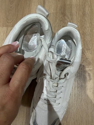 Zapatillas Michael Kors Plata y Blanco