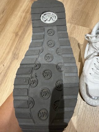 Zapatillas Michael Kors Plata y Blanco