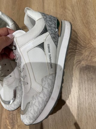 Zapatillas Michael Kors Plata y Blanco