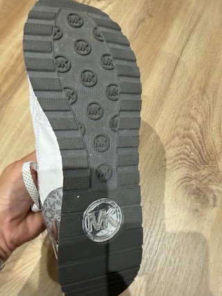 Zapatillas Michael Kors Plata y Blanco