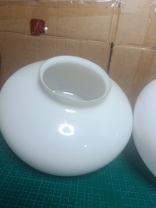 Coppia di tulipani grandi in vetro opalino bianco tipo seta