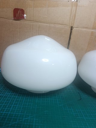 Coppia di tulipani grandi in vetro opalino bianco tipo seta