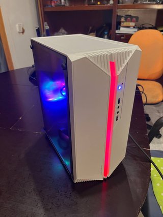 PC Gaming Blanco con Luces LED