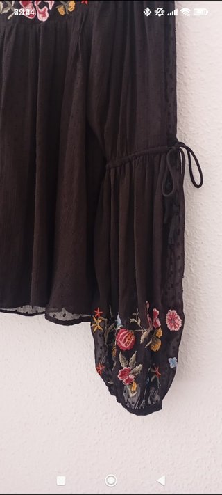 Blusa Zara bordada negra