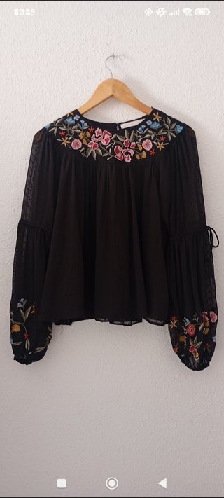 Blusa Zara bordada negra