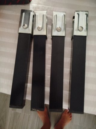 Juego 4 patas para cama negras