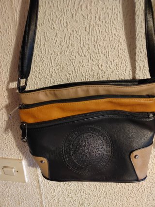 Bolso bandolera negro, beige y amarillo