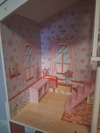 Casa de muñecas de madera