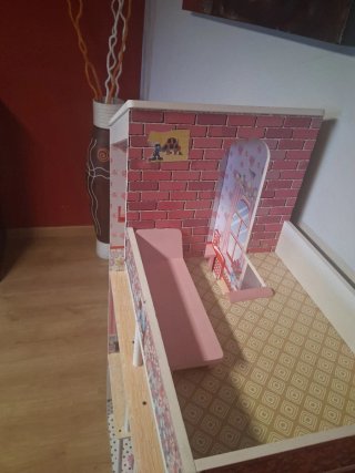 Casa de muñecas de madera