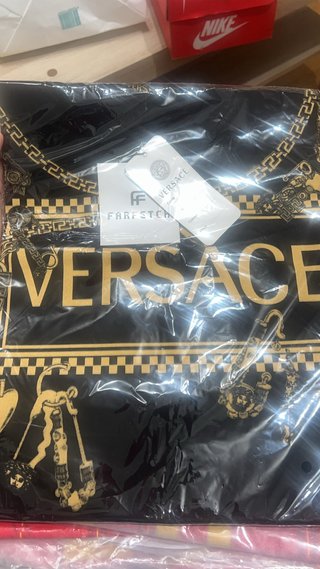 Camiseta Versace Negra y Dorada
