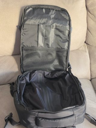 Mochila de viaje negra con sistema de vacio