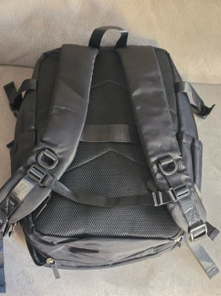 Mochila de viaje negra con sistema de vacio