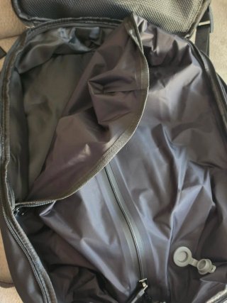 Mochila de viaje negra con sistema de vacio