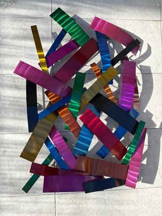 Escultura de Metal Multicolor