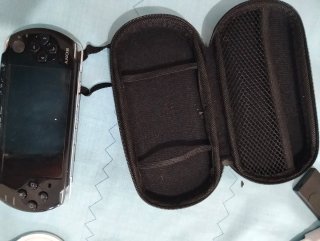 PSP Negra 2012 con Estuche y Juegos