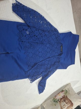 Vestido de fiesta azul y blanco