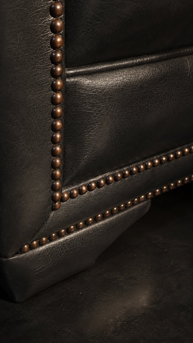Chesterfield británico en piel gris humo