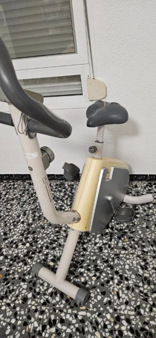 Bicicleta estática para hacer ejercicio