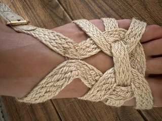Sandalias cuña tiras trenzadas Woman Key
