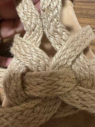 Sandalias cuña tiras trenzadas Woman Key