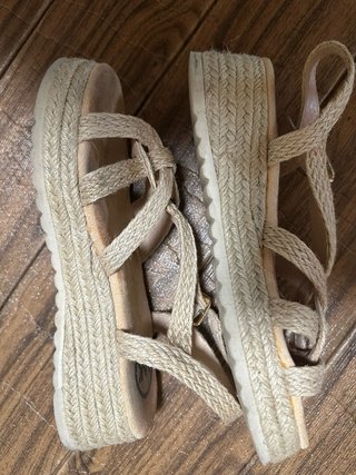 Sandalias cuña tiras trenzadas Woman Key