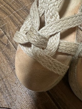 Sandalias cuña tiras trenzadas Woman Key