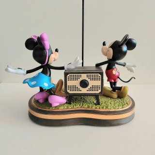 Statuetta Disney con Mickey, Minnie e Pluto